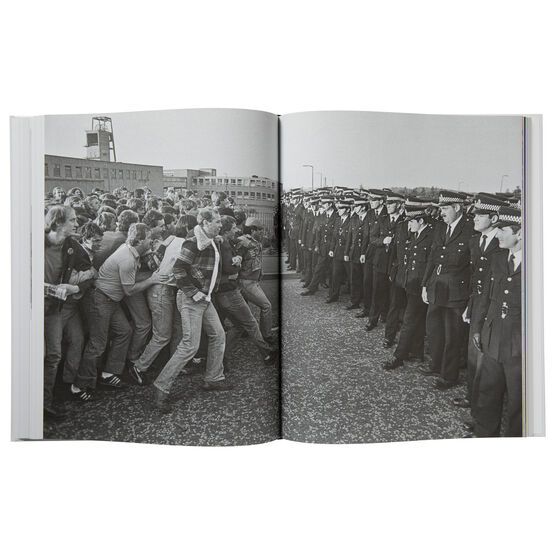 The 80s: Photographing Britain (exhibition book)